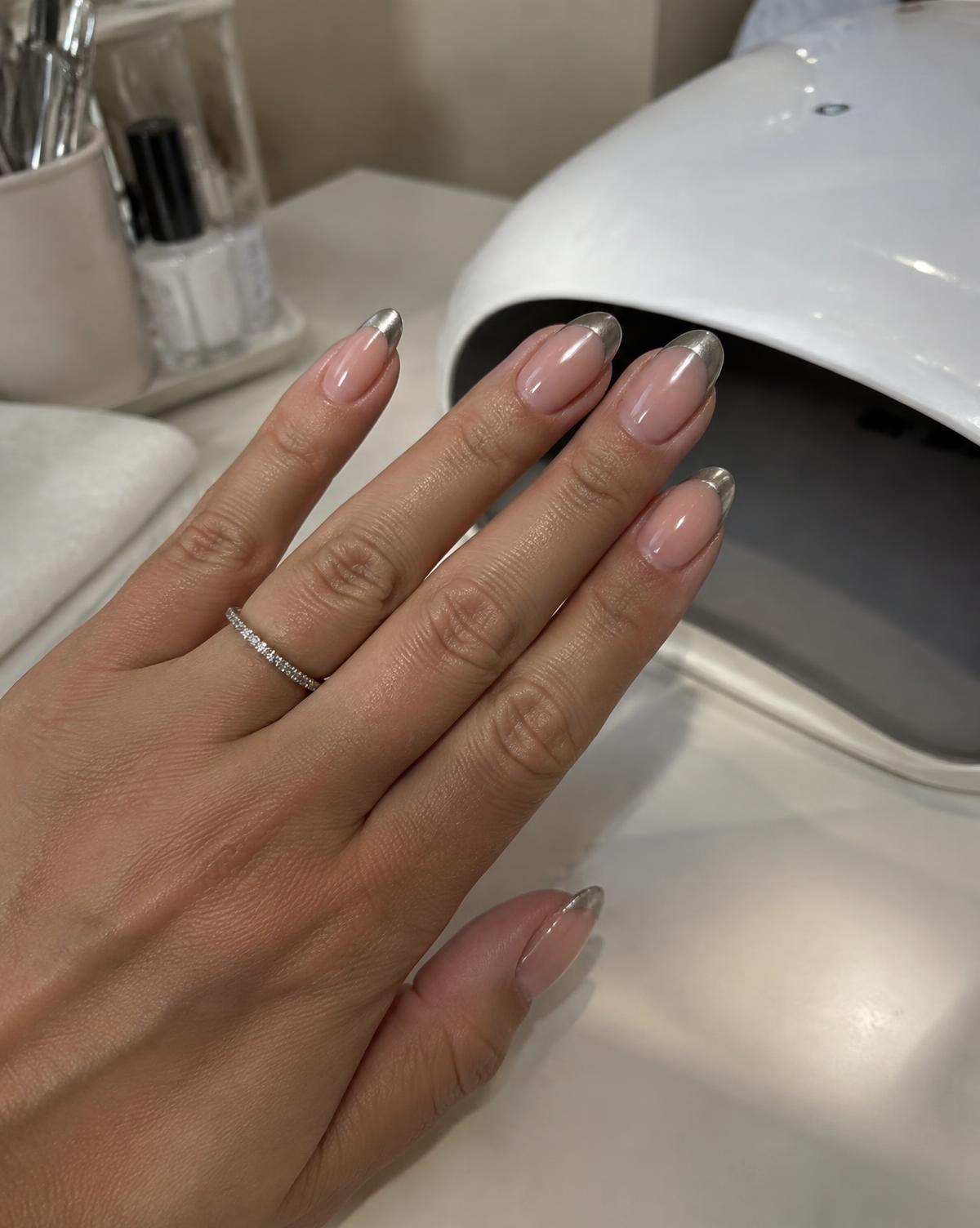 French chrome nail art Chrome